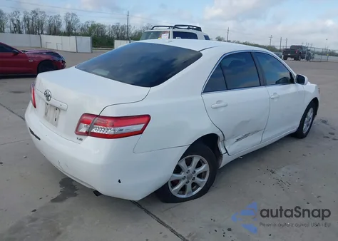 2010 Toyota Camry Le z USA, uszkodzony, nr VIN 4T1BF3EK5AU572660
